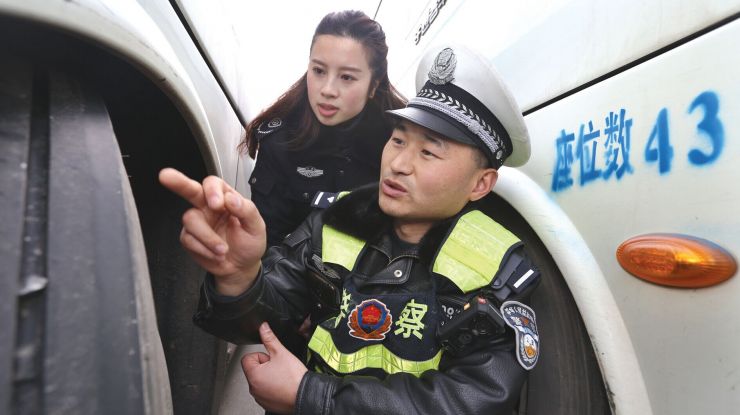 滁州：客车“体检”迎春运