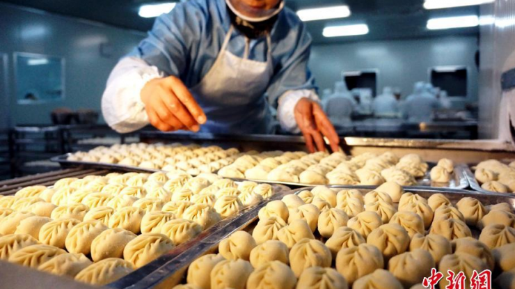 女工每天包出4000只饺子
