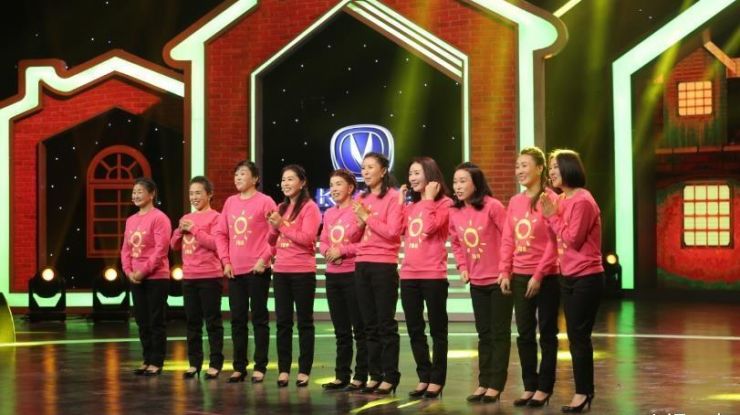 安徽十姐妹同台亮相 1人相亲9人把关