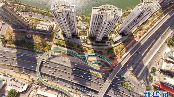 中国首条空中自行车道试运营中