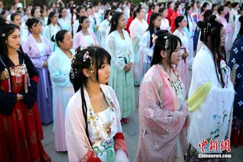 元宵与七夕 谁是“中国情人节”？ 