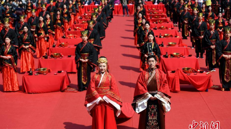 安徽36对新人举行汉式婚礼