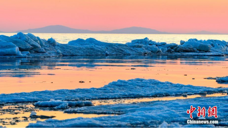 中俄界湖兴凯湖冰排涌动尤为壮观