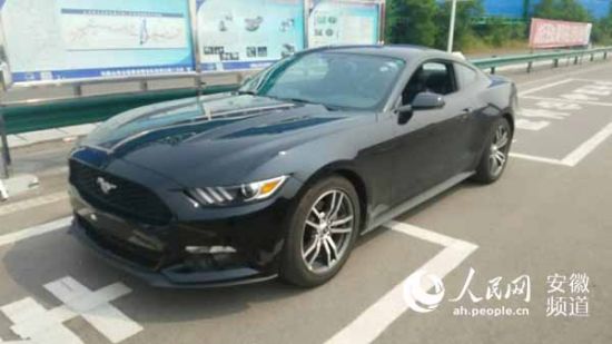 男子所驾驶的汽车