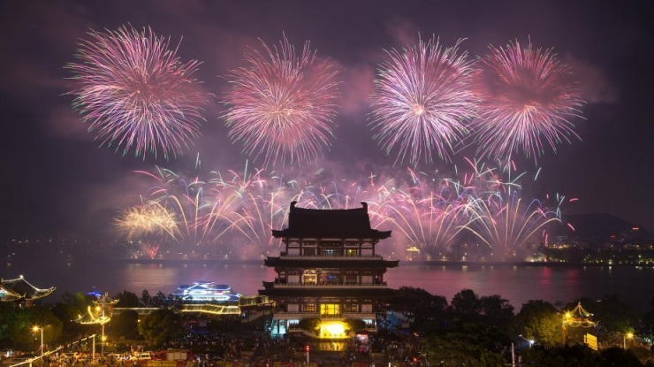 长沙橘子洲上演焰火《军魂》