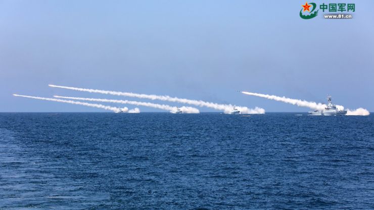 海军在黄渤海海空域组织实兵实弹对抗演习 实射各型导弹数十枚