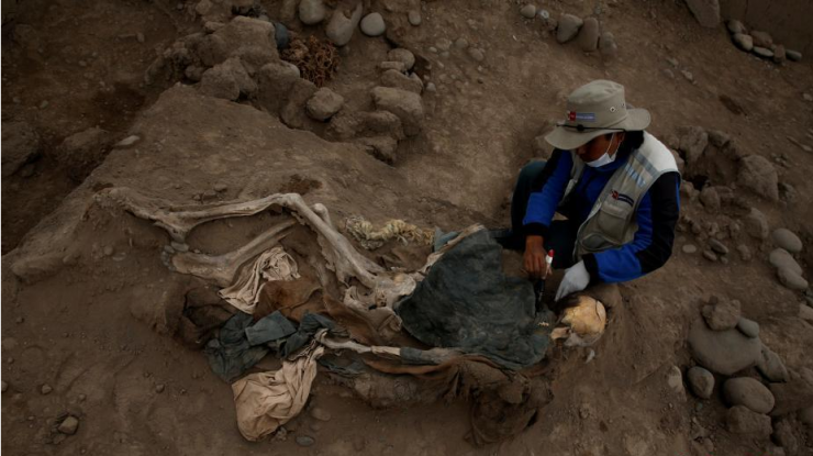 秘鲁一金字塔内发现中国移民墓穴