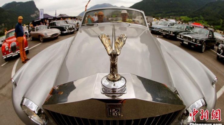 各式经典老爷车亮相瑞士汽车集会