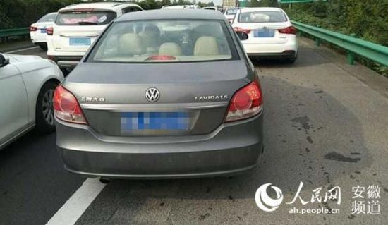 安庆警方严查高速公路占用“生命通道” 两天查处2512起