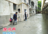 滁州一老小区改造打地坪没留路，只能走泥浆