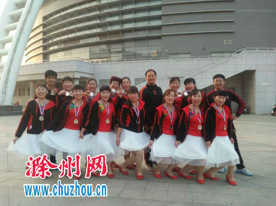 明光市涧溪镇广场舞代表队勇夺银奖!