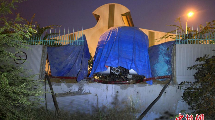 印度一无人驾驶地铁撞上墙壁 