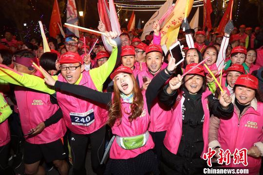 江浙沪跑者齐聚盱眙铁山寺激情“荧光跑”