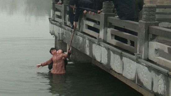 u=806856357,3037356095&fm=27&gp=0