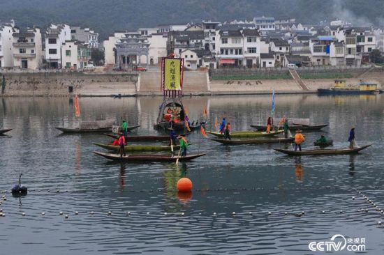 退出网箱养殖的新安江渔民走上了乡村旅游的致富路。