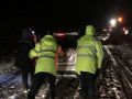 安徽交控集团滁州处：雪夜高速陷囧境 路产员及时援手