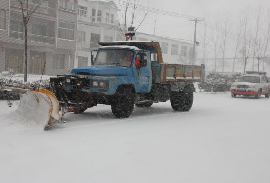 铲雪机械除雪忙