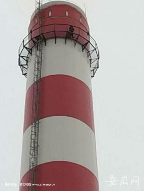 为讨薪爬烟囱施压 6男子涉嫌寻衅滋事被拘