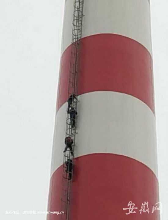 为讨薪爬烟囱施压 6男子涉嫌寻衅滋事被拘