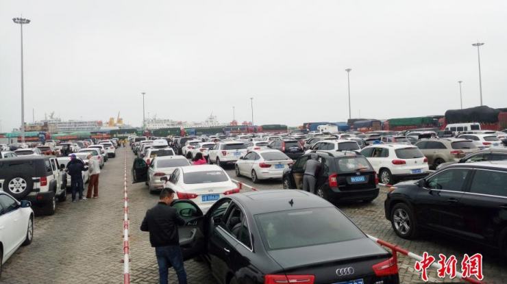  海口过海车辆滞留