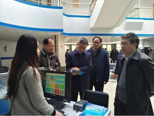 我市成功举办就业招聘日暨巾帼风采女性专场