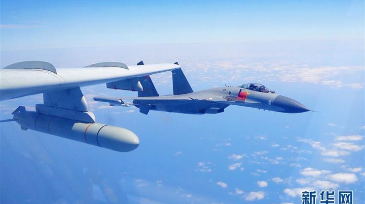 人民空军多架战机绕飞祖国宝岛