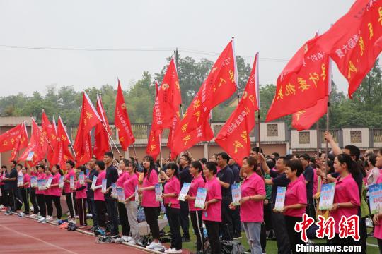 安徽休宁：&ldquo;万步有约&rdquo;雨中开走