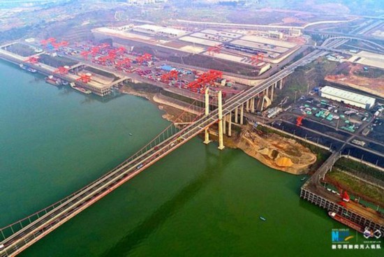 航拍果园港 联通“一带一路”与长江经济带的航运枢纽