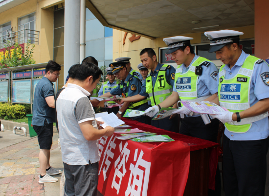 6月16日，滁州处携手辖段交警路政及合宁路改扩建项目办开展&ldquo;安全生产咨询日&rdquo;活动