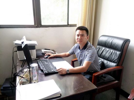 许亮工作照2