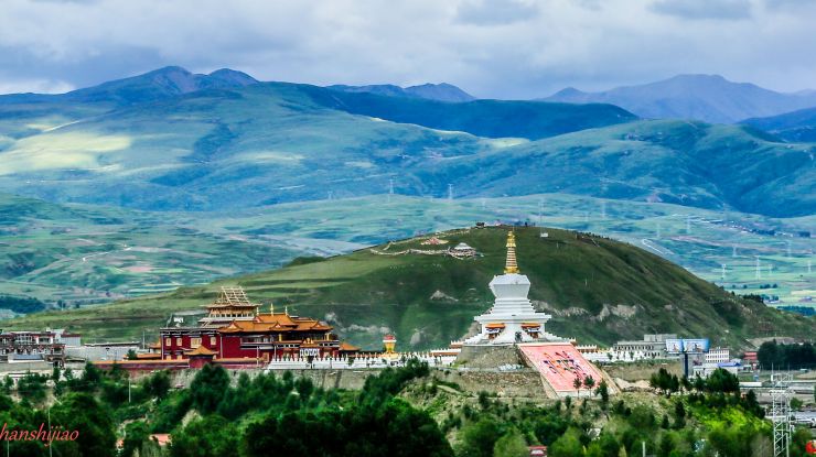 四川甘孜的静谧清晨