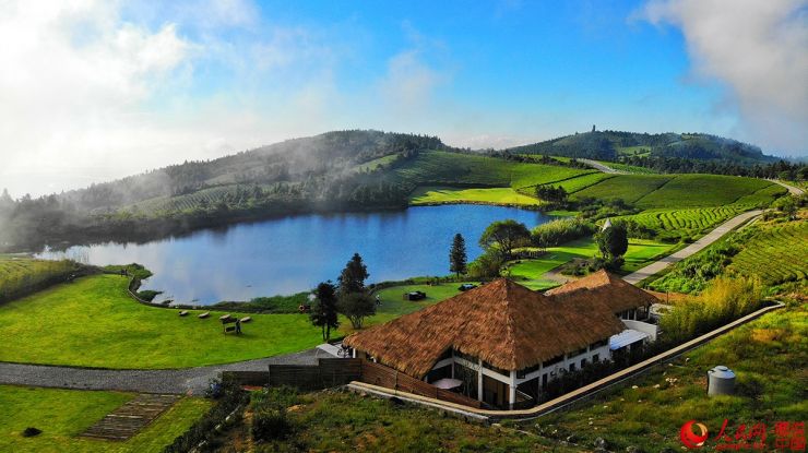 宁波福泉山上云海翻腾如梦似幻