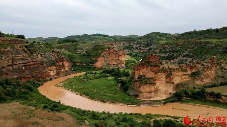 雨后陕西洛河大峡谷蜿蜒曲折