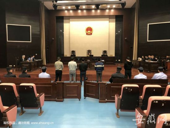 阜阳男孩&ldquo;戒网瘾&rdquo;身亡 特训学校五被告人受审