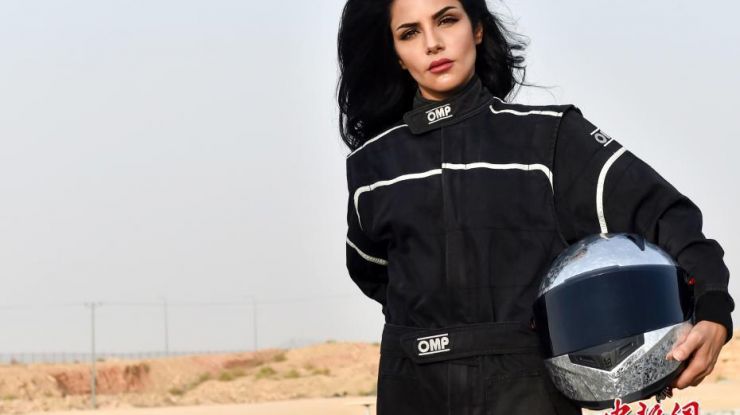 开车解禁还不够 这位沙特美女要当赛车手
