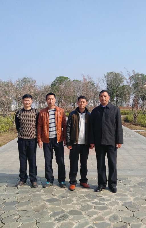 右起：曹宝永、岳彩兵、仲维虎、肖凯杰