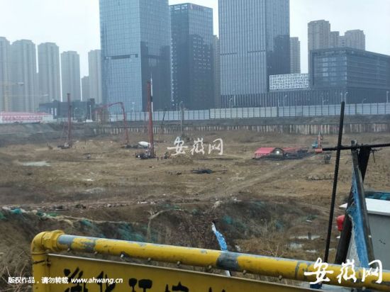 12月6日，宝能城T7和MALL工地现场。