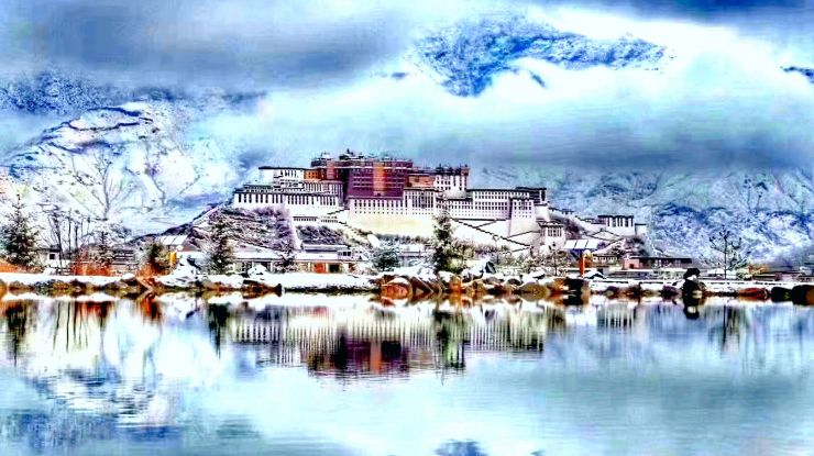 西藏出现强降雪 白雪皑皑美若仙境