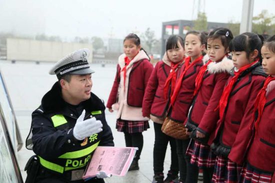 5E13BFEBA3583FA3E3F1AD2D9E2DDFB6