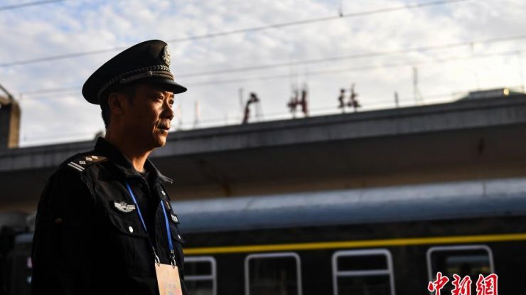 31载春运 老铁警退休前站好最后一班岗