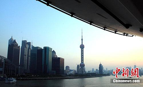 上海下调增值税附加税税率。上图为资料图。<a target='_blank' href='http://www.chinanews.com/'>中新社</a>记者 潘索菲 摄