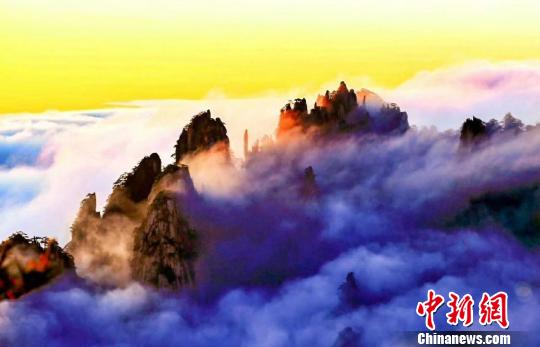 安徽黄山云霞景观频现灿若锦绣