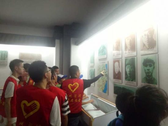 参观皖南事变旧址