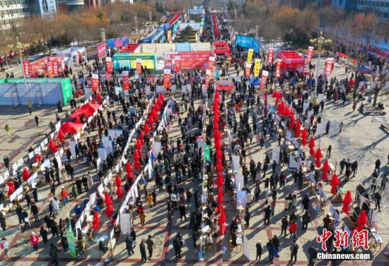 资料图:毕业生面试专场活动现场。<a target='_blank' href='http://www.chinanews.com/'>中新社</a>记者 翟羽佳 摄 点击进入下一页