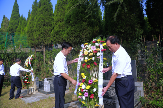 {E10_1DH60P8F1@@]X}C)AQ