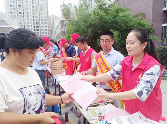 网络----7月10日 滁州市文明旅游志愿者在龙蟋社区开展文明旅游宣传(日期可自行调整)