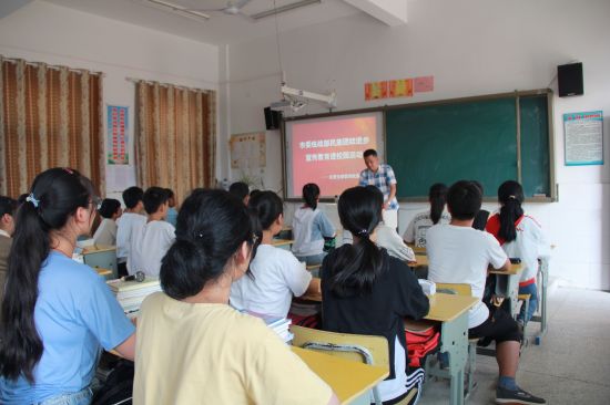 2019年9月9日全椒管坝民族学校市委统战部开展民族团结进步宣传教育活动