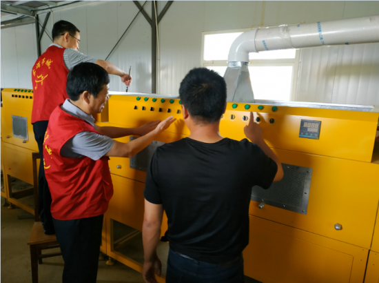 2019年8月24日，来安苏烟农机合作社，滁州市农机推广站志愿者开展农机技术脱贫指导志愿服务