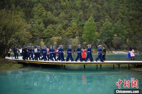 &ldquo;火焰蓝&rdquo;一周年：聚焦丽江最美风景守护者