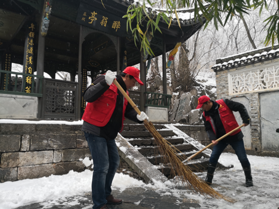 CV~J{O@1A_5AUBM89UX@~F5